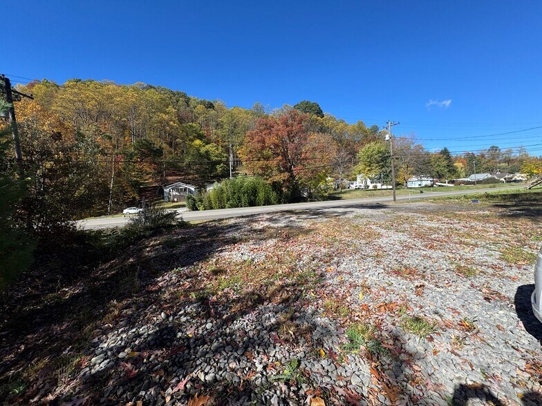 More Photos Of 330 Robert C Byrd Dr, Sophia Land For Sale