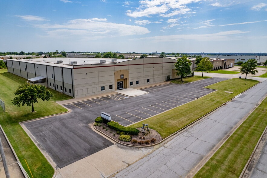 More Photos Of 12322 E 55th St, Tulsa Distribution For Lease