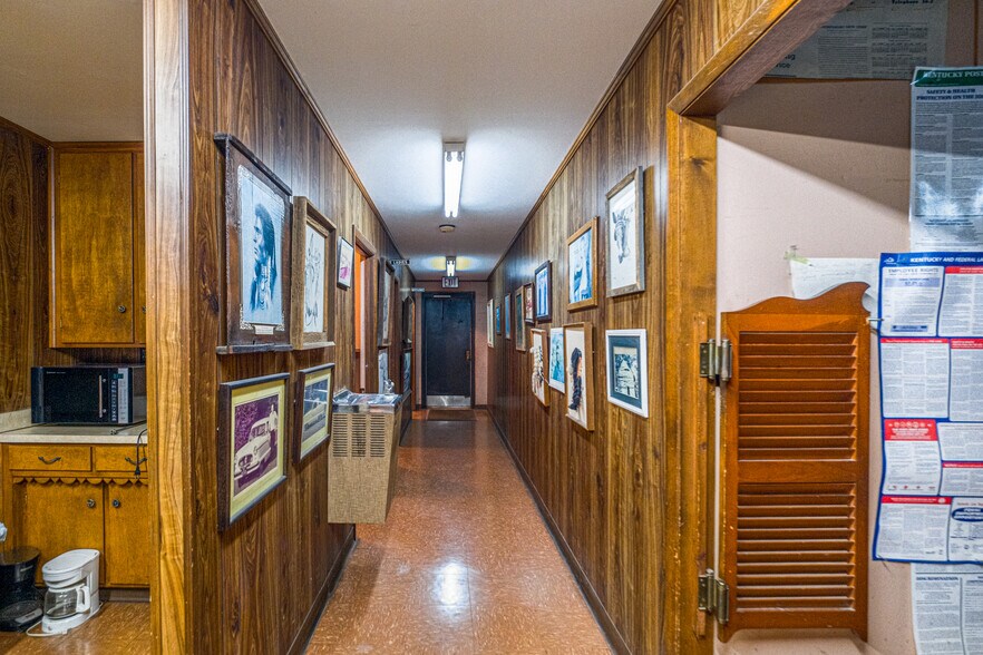 More Photos Of 100 Hopkinsville St, Russellville Freestanding For Sale