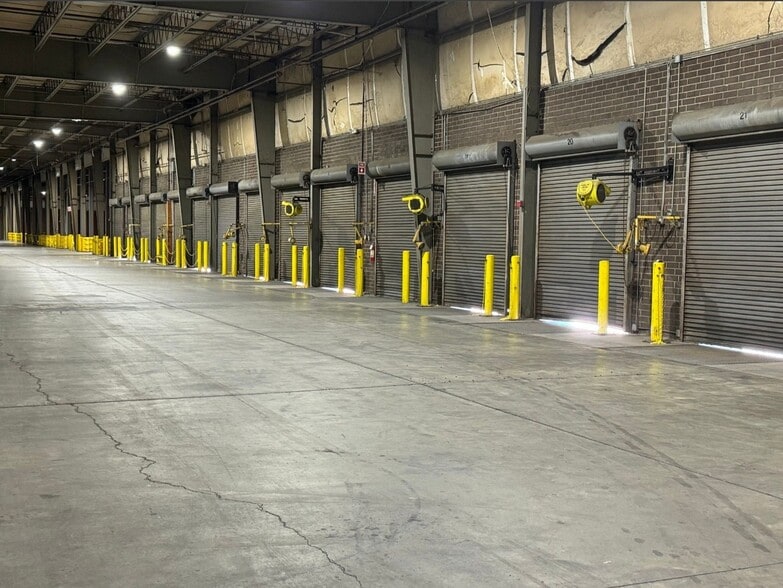 More Photos Of 7110 E Washington St, Mebane Distribution For Lease