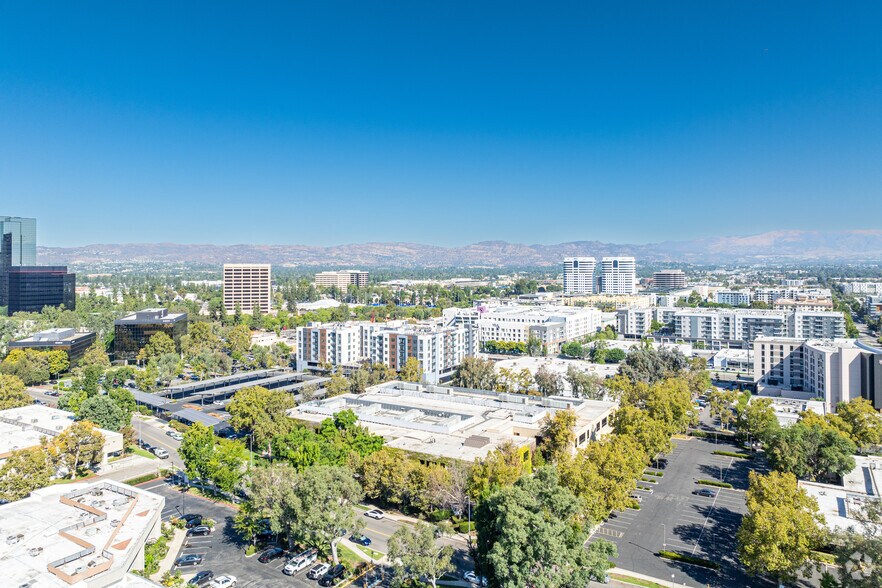 More Photos Of 21255 Califa St, Woodland Hills Office For Sale