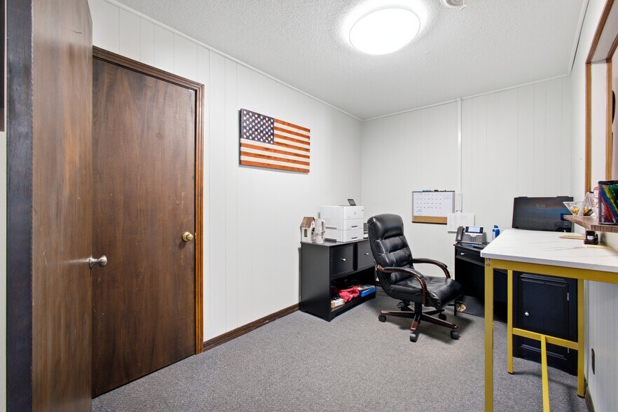 More Photos Of 119 Gateway Ave, Rockwood Office Residential For Sale
