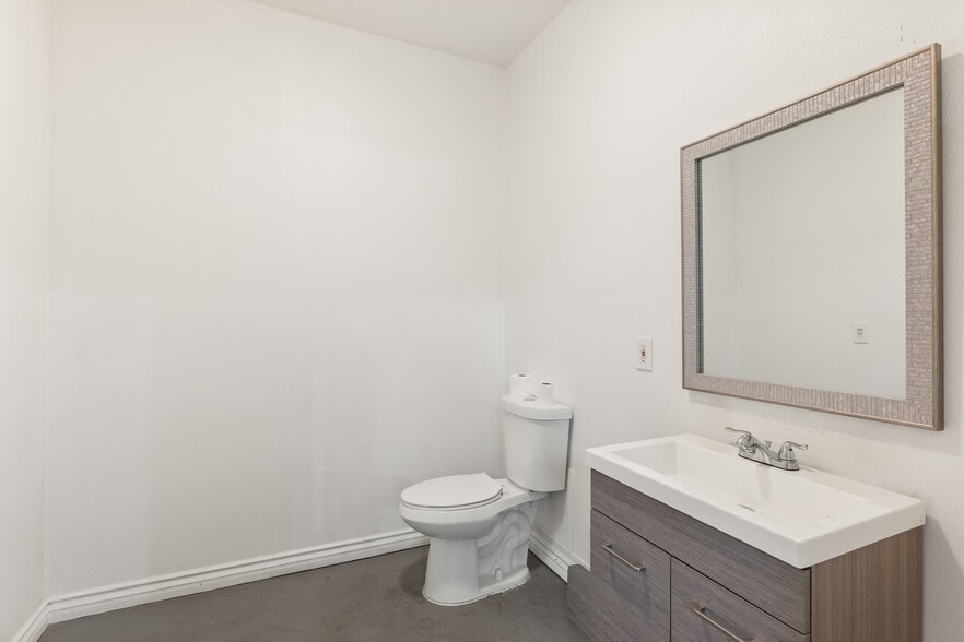 More Photos Of 3265 E 59th St, Long Beach Warehouse For Sale