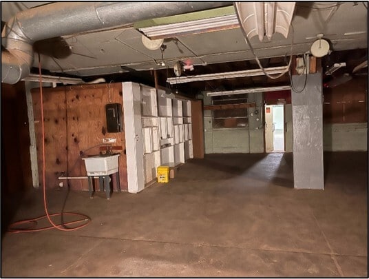 More Photos Of 3708-3750 11 Mile Rd, Berkley Distribution For Lease