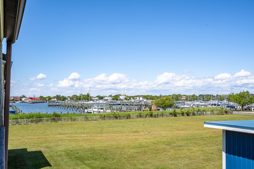 More Photos Of 700 Norris Harbor Dr, Crisfield Hotel For Sale