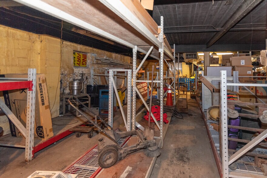 More Photos Of 2816 Old North Point Rd, Baltimore Bar For Sale