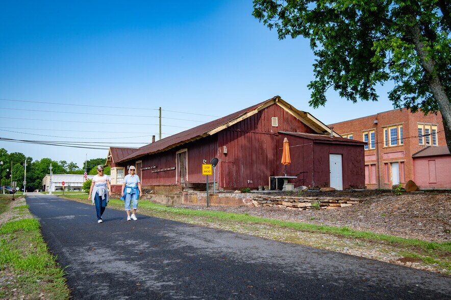 More Photos Of 3095 Highway 11 S, Mansfield Freestanding For Sale