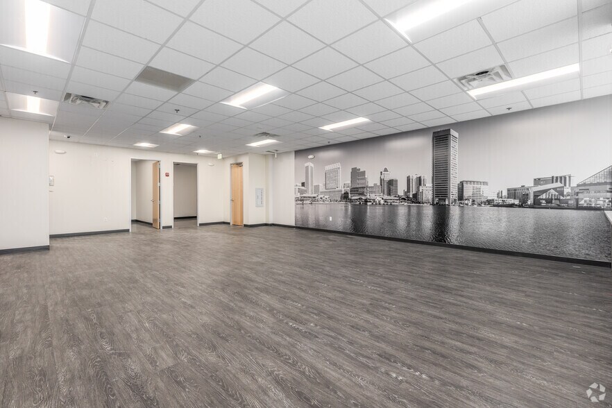 More Photos Of 9920 Franklin Square Dr, Nottingham Medical For Lease