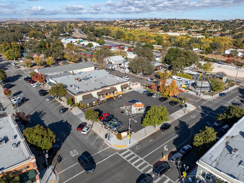 More Photos Of 1306 Pine St, Paso Robles Storefront For Sale