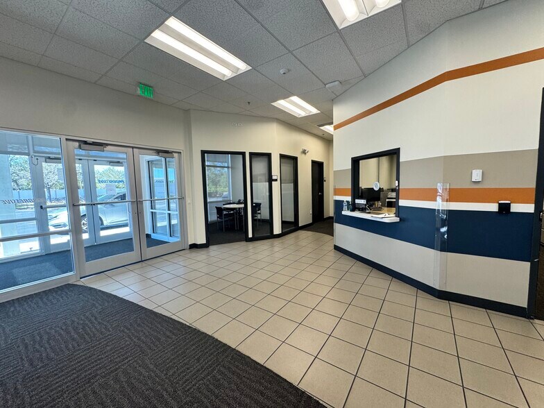 More Photos Of 4021 Tampa Rd, Oldsmar Showroom For Sale