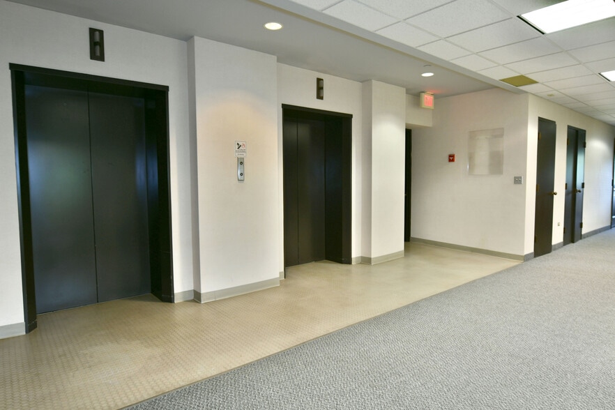 More Photos Of 108 Main Ave SW, Warren Office Residential For Lease