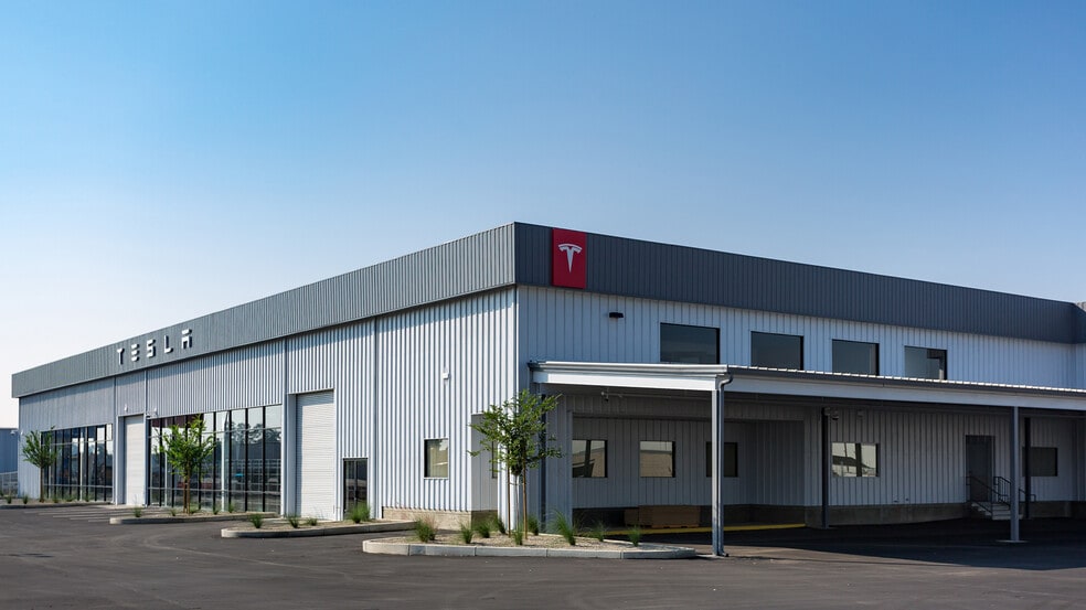 More Photos Of 2720 Auto Mall Dr, Bakersfield Auto Dealership For Sale