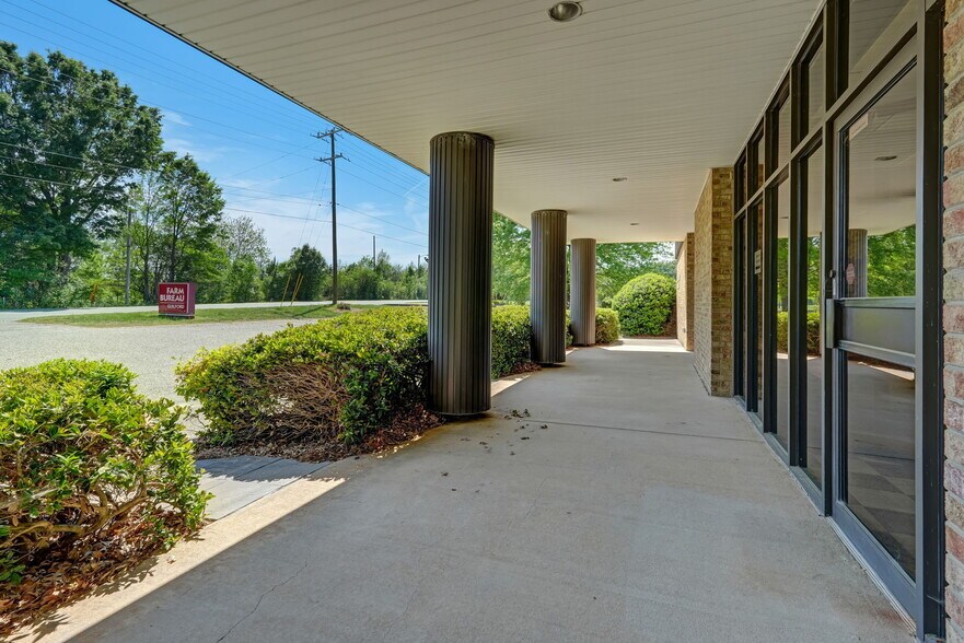 More Photos Of 3311 Burlington Rd, Greensboro Office For Sale