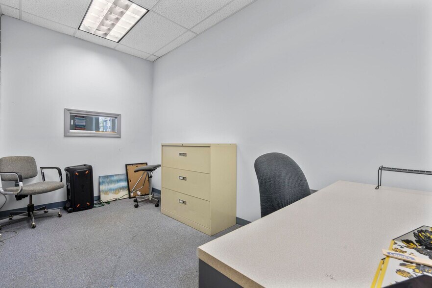 More Photos Of 378 Windsor Ave, Windsor Office For Sale