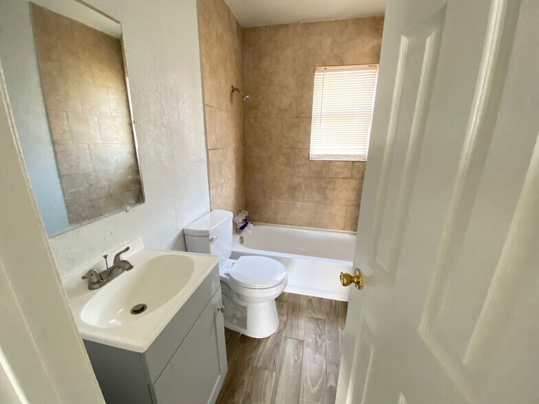 More Photos Of 5408 Market St, Houston Apartments For Sale