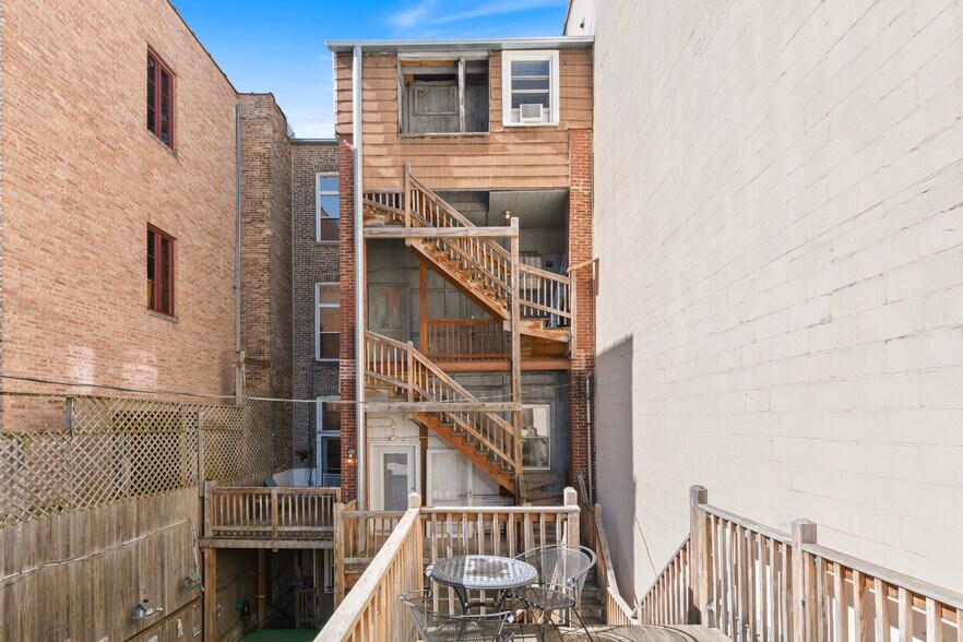 More Photos Of 1239 N Dearborn St, Chicago Apartments For Sale