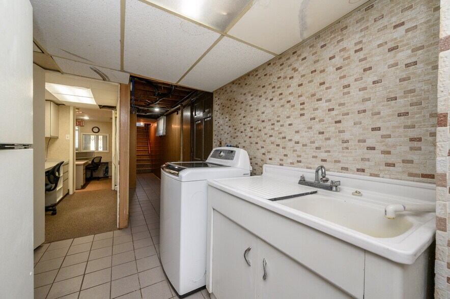 More Photos Of 373 Ford Ave, Fords Medical For Sale