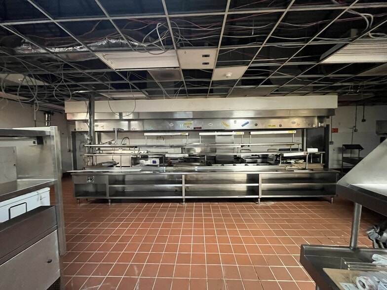 More Photos Of 9800 Front Beach Rd, Panama City Restaurant For Lease