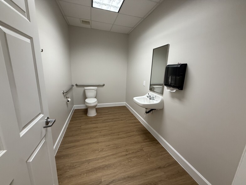 More Photos Of 7115 FM 2920, Spring Unknown For Lease