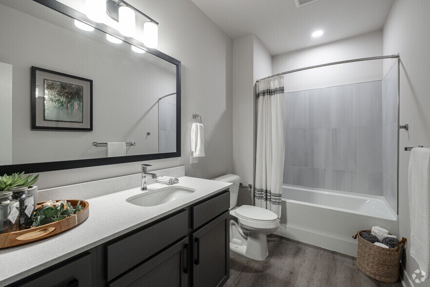 More Photos Of 250 McHenry Rd, Buffalo Grove Apartments For Lease