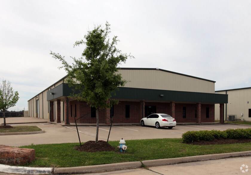 More Photos Of 4525-4555 Brittmoore Rd, Houston Unknown For Lease