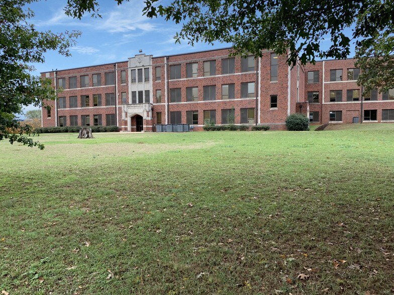 More Photos Of 700 W Houston St, Marshall Schools For Sale