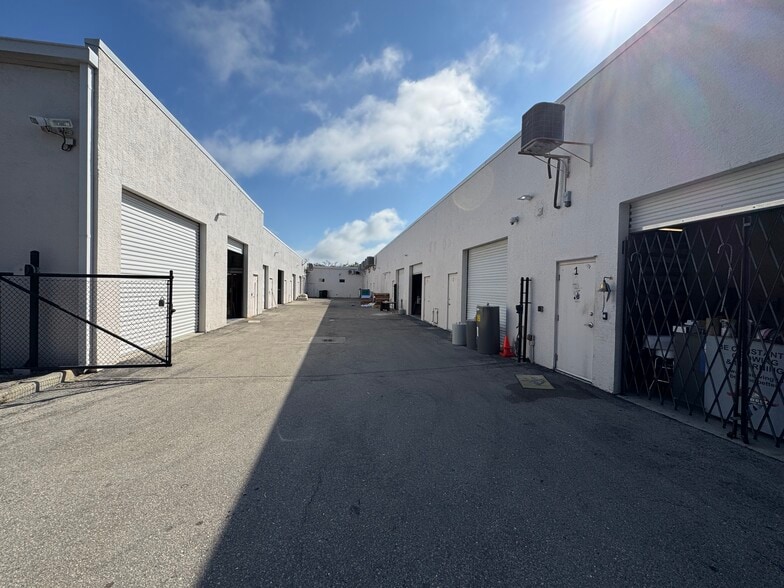 More Photos Of 1455 Rail Head Blvd, Naples Warehouse For Lease