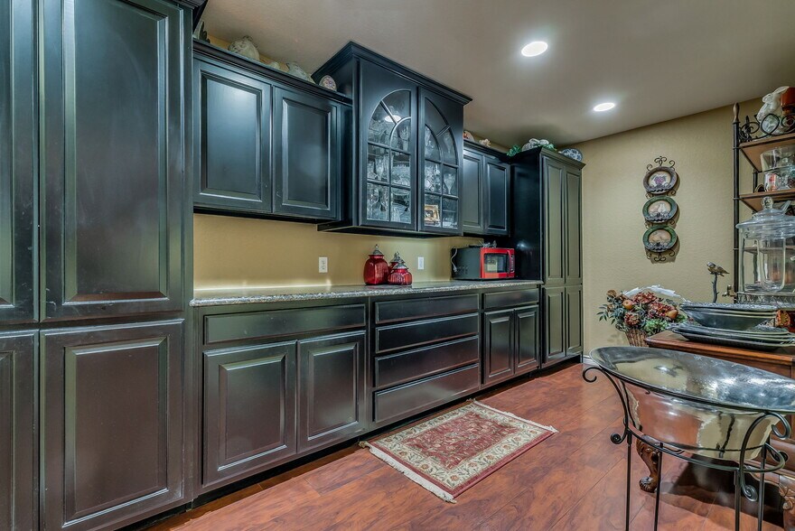 More Photos Of 200 E Blackjack St, Dublin Storefront Retail Residential For Sale