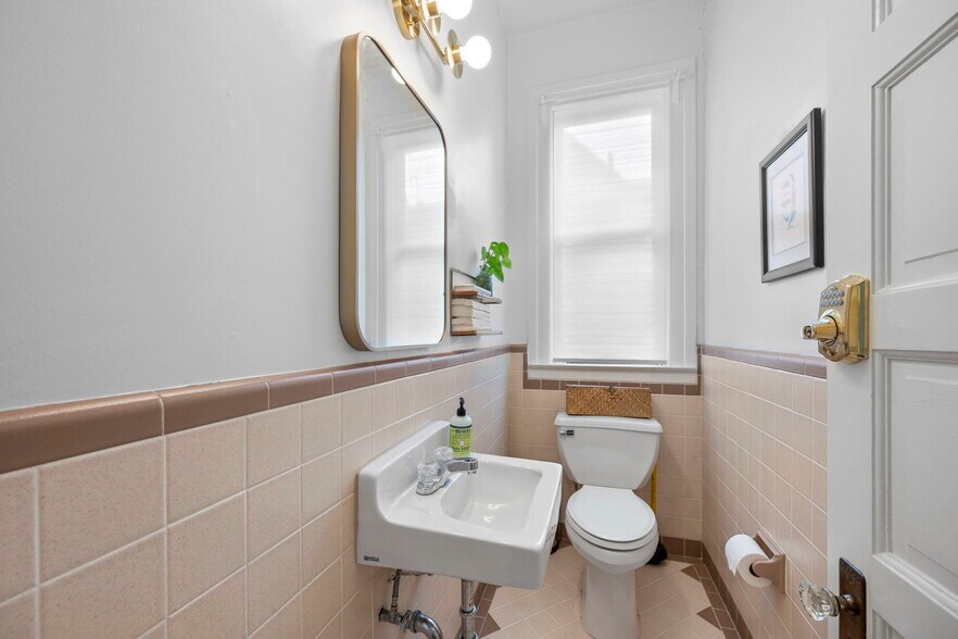 More Photos Of 2250 Union St, San Francisco Storefront Retail Office For Lease