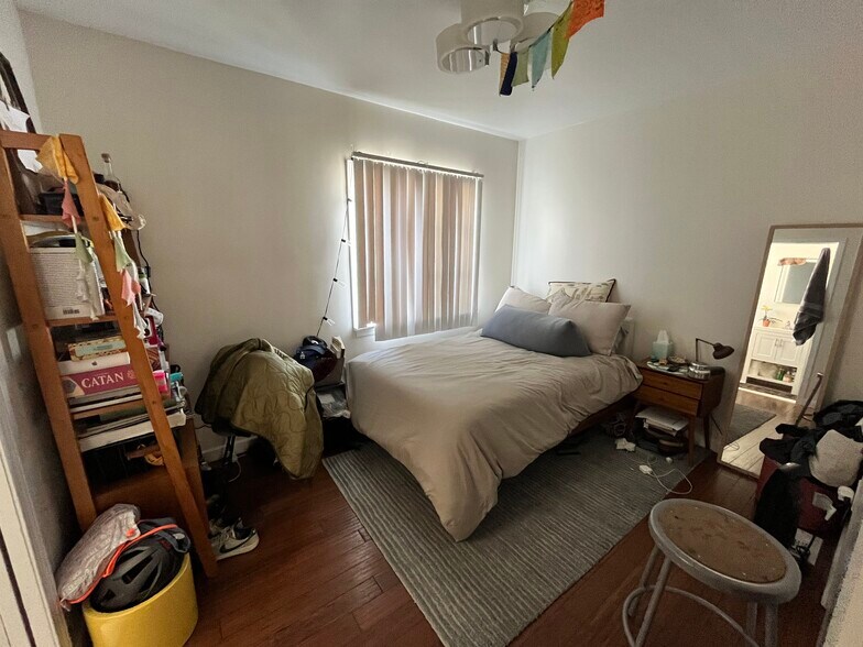 More Photos Of 1201 S Cloverdale Ave, Los Angeles Apartments For Sale