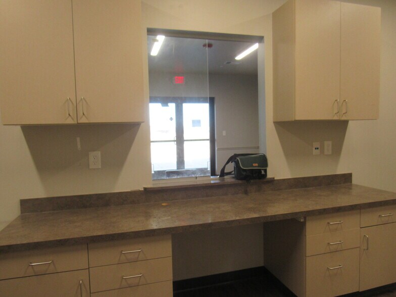 More Photos Of 595 W FM 120, Pottsboro Office For Lease