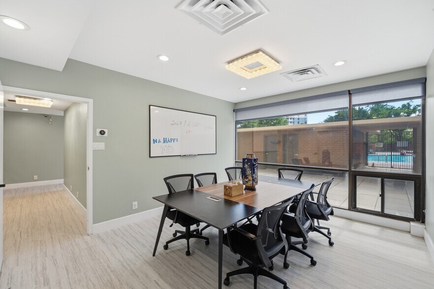Primary Photo Of 6800 Fleetwood Rd, McLean Apartments For Sale