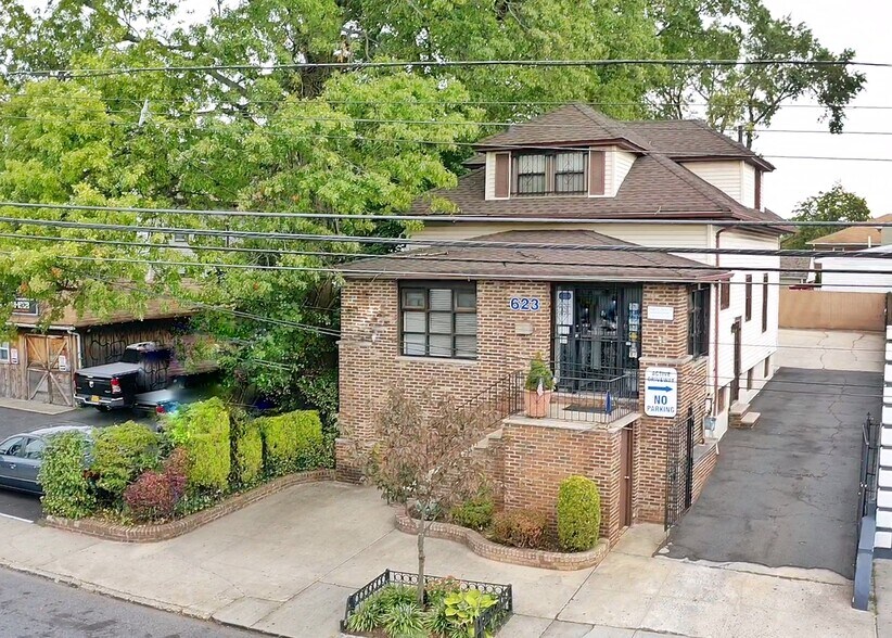 Primary Photo Of 623 Forest Ave, Staten Island Office For Sale