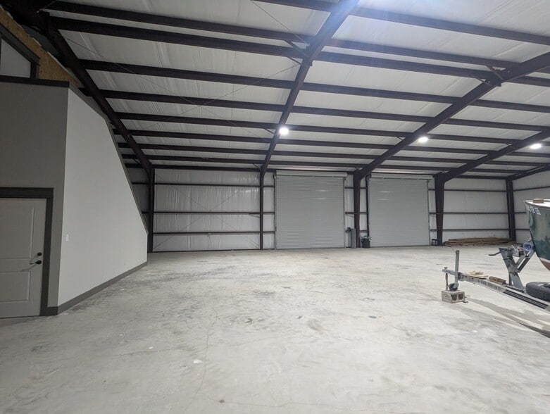 More Photos Of 7245 FM 1006 Rd, Orange Warehouse For Lease