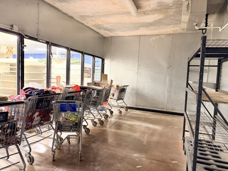 More Photos Of 302 S Broadway St, Jamesport General Retail For Sale