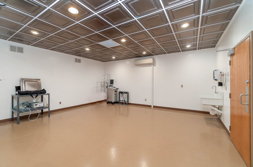 More Photos Of 5225 Hampton Pl, Saginaw Medical For Sale