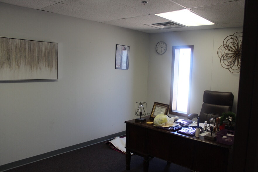 More Photos Of 2 SE Lee Blvd, Lawton Office For Lease