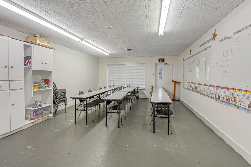 More Photos Of 906 Avenue A, Katy Schools For Sale