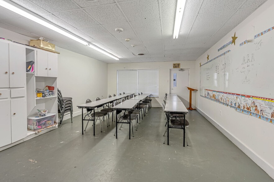 More Photos Of 906 Avenue A, Katy Schools For Sale