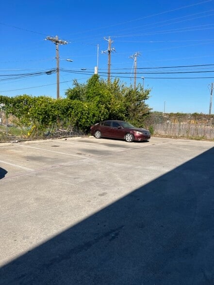 More Photos Of 710 Shepherd Dr, Garland Warehouse For Lease