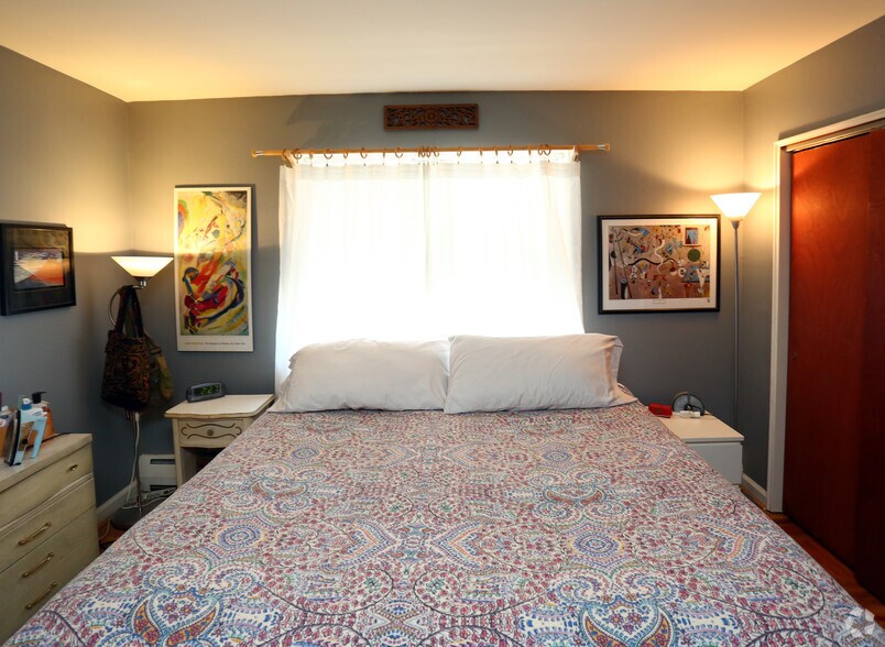 More Photos Of 34 W Montgomery Ave, Ardmore Apartments For Lease