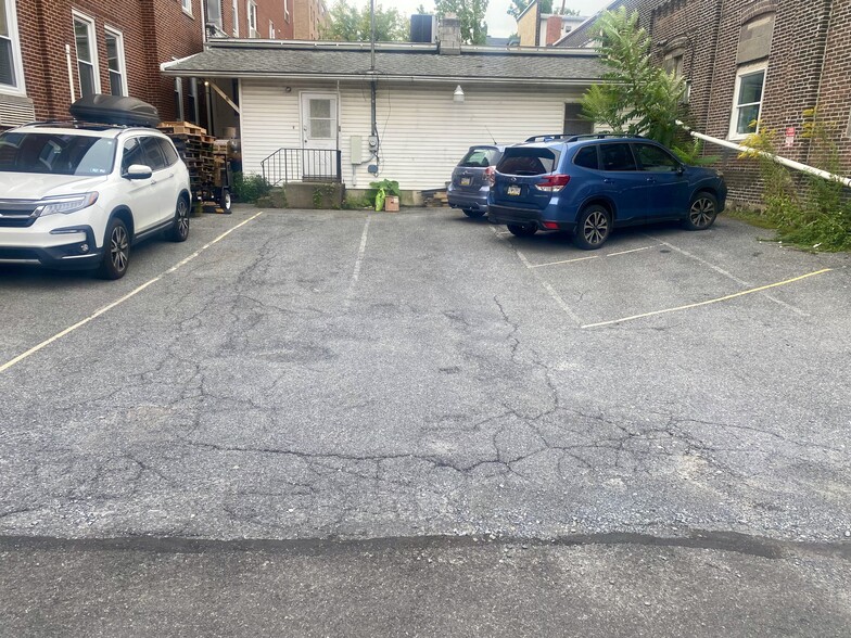 More Photos Of 115 W 4th St, Bethlehem Storefront For Lease