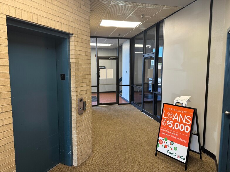 More Photos Of 6112 McCart Ave, Fort Worth Office For Lease