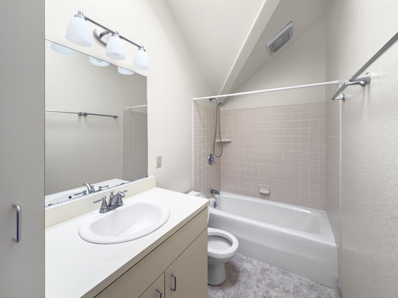 More Photos Of 2974-2980 College Ave, Berkeley Apartments For Lease