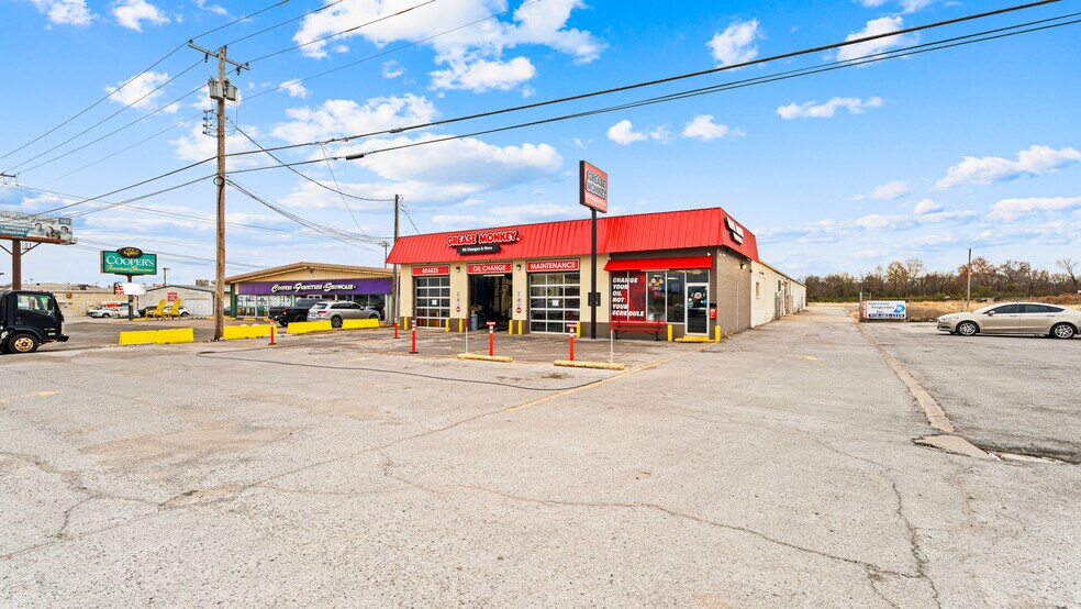 More Photos Of 1107-1111 W Shawnee St, Muskogee Auto Repair For Sale