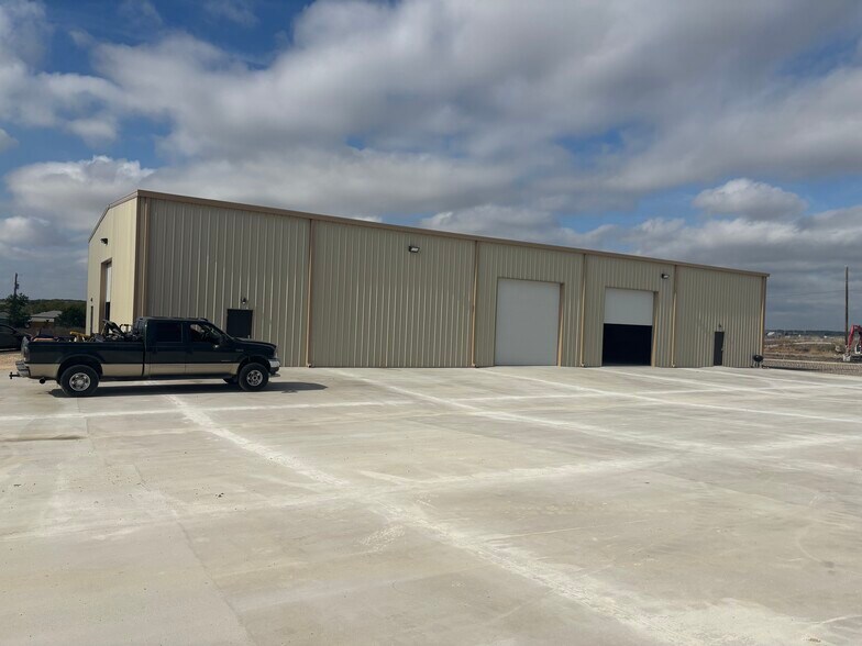 More Photos Of 764 Soechting Rd, New Braunfels Unknown For Lease