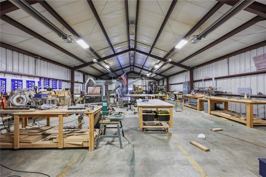 More Photos Of 305 S Joplin St, Pittsburg Warehouse For Sale