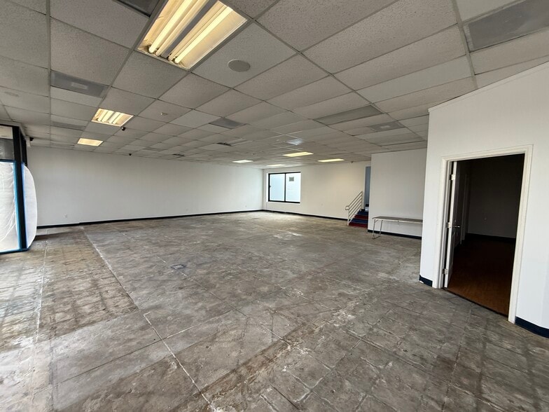 More Photos Of 1909 Santa Monica Blvd, Santa Monica Storefront For Lease