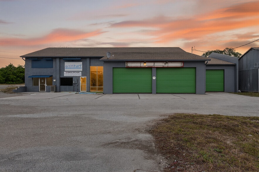 Primary Photo Of 18508-18510 US Highway 19, Hudson Light Manufacturing For Lease