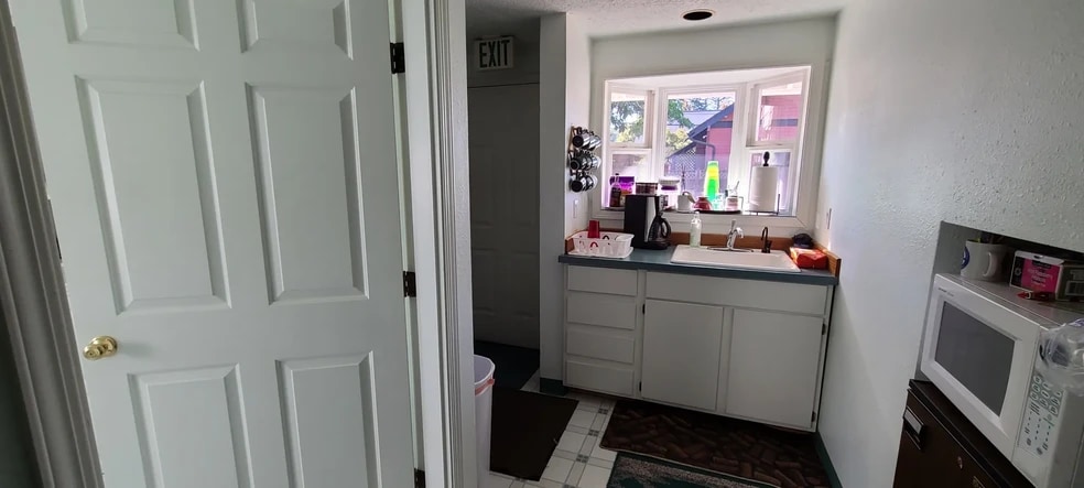 More Photos Of 1415 Liberty St SE, Salem Office For Sale